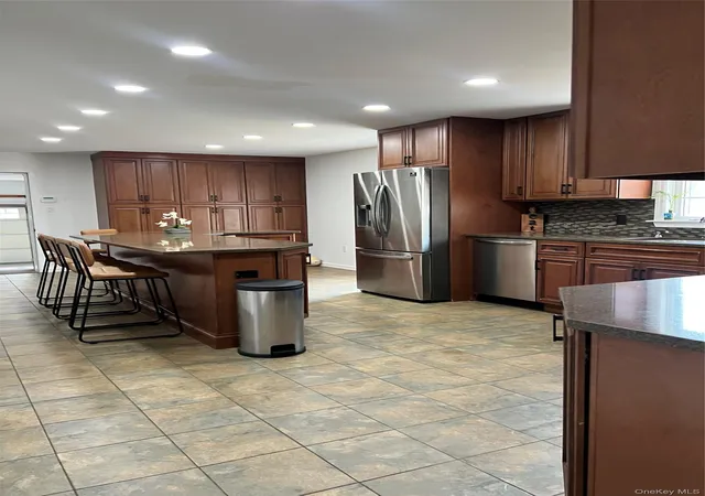 Photo 2 of Single family home for sale at 2 Box Tree, Southampton, NY 11942 | MLS# 1038939 | Listing updated on 2026-08-29