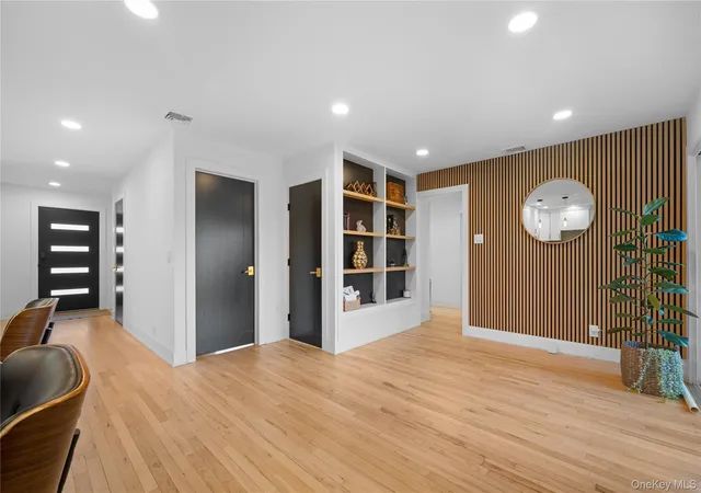 Photo 3 of Single family home for sale at 7 Tyrconnell Ave, Oyster Bay, NY 11762 | MLS# 1038950 | Listing updated on 2026-08-20