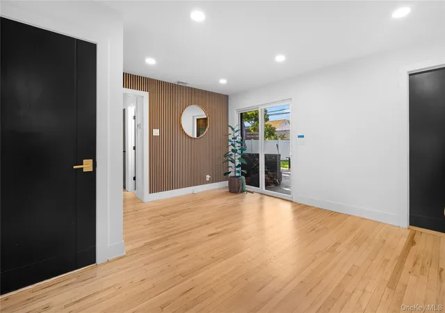 Photo 4 of Single family home for sale at 7 Tyrconnell Ave, Oyster Bay, NY 11762 | MLS# 1038950 | Listing updated on 2026-08-20