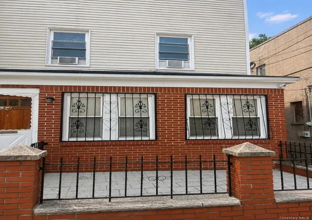 1st image of 834 E 229th St, New York, NY 10466 | MLS# 1038961