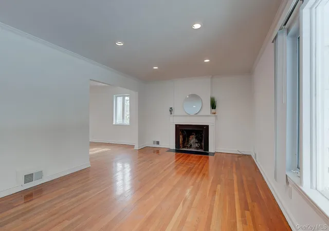 Photo 3 of Single family home for sale at 9 Wimbleton Ln, North Hempstead, NY 11023 | MLS# 1038963 | Listing updated on 2026-08-18