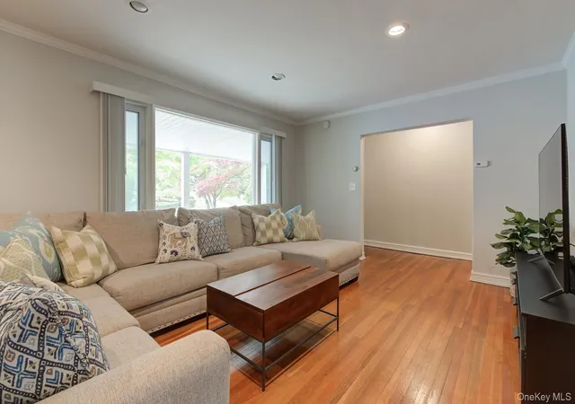 Photo 3 of Single family home for sale at 9 Wimbleton Ln, North Hempstead, NY 11023 | MLS# 1038963 | Listing updated on 2026-10-08
