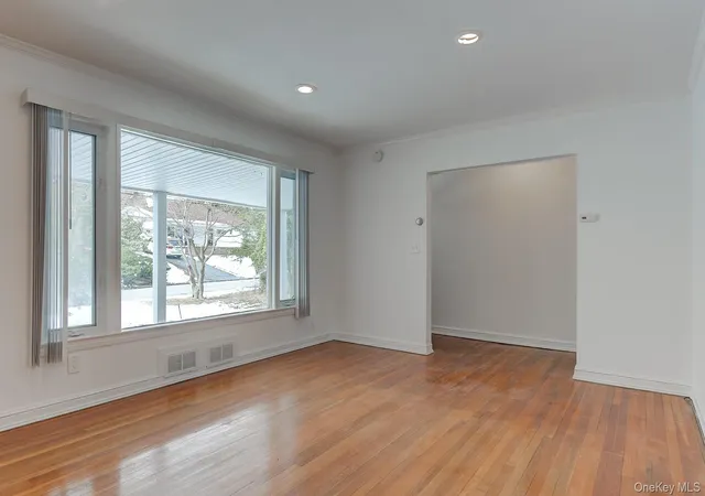Photo 4 of Single family home for sale at 9 Wimbleton Ln, North Hempstead, NY 11023 | MLS# 1038963 | Listing updated on 2026-10-08