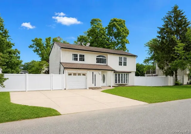 Photo 3 of Single family home for sale at 779 Peconic Ave, Babylon, NY 11704 | MLS# 1038986 | Listing updated on 2026-09-28