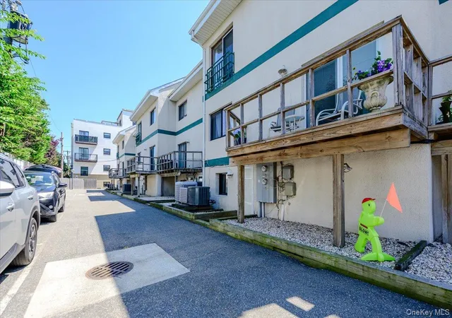 2nd image of 543 W Broadway, Long Beach, NY 11561