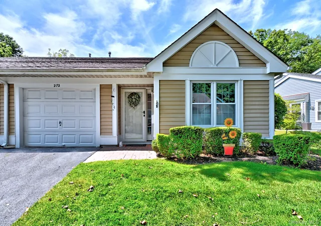 2nd image of 272 Glen Dr, Brookhaven, NY 11961 | MLS# 1039018
