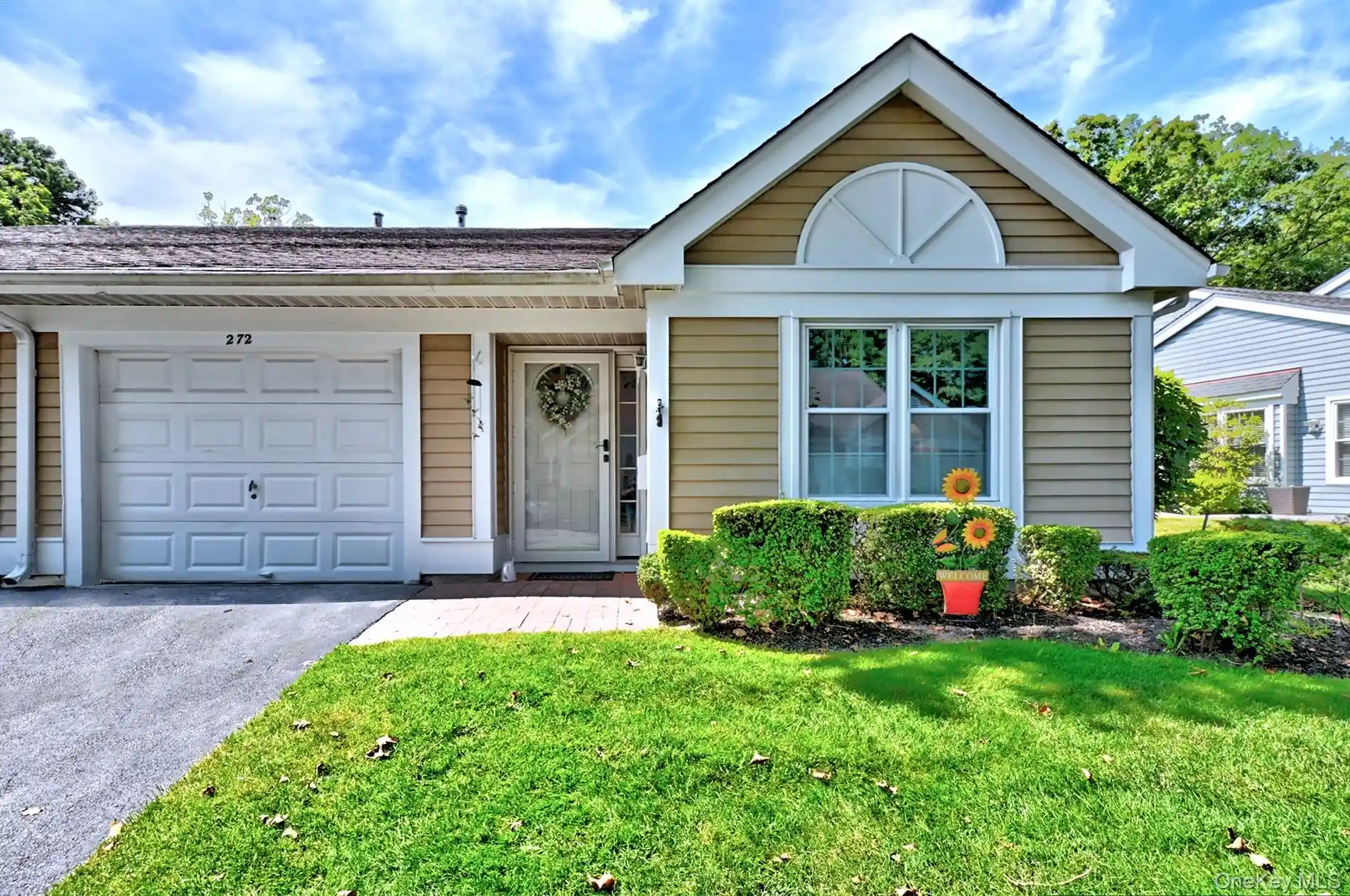 Listing Photo 2 - Condo for sale in 272 Gln Dr located at 272 Gln Dr, Brookhaven, NY 11961 - Unit 272 Glen Dr