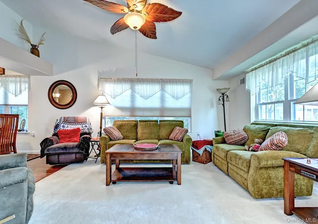 Listing Photo 4 - Condo for sale in building located at 272 Gln Dr, Brookhaven, NY 11961