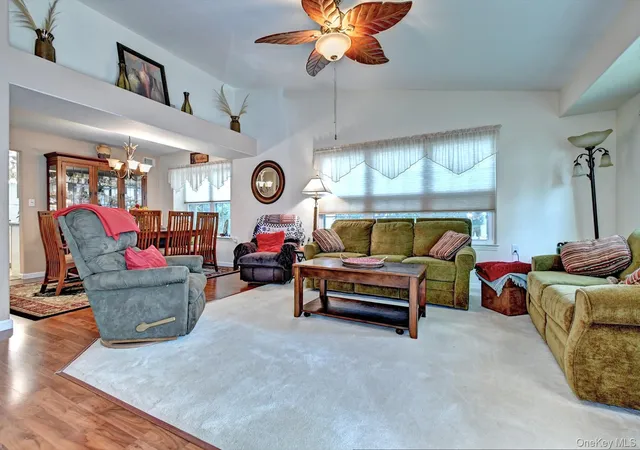 Listing Photo 5 - Condo for sale in building located at 272 Gln Dr, Brookhaven, NY 11961