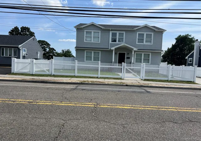 18th image of 445 Albany Ave, Babylon, NY 11701 | MLS# 1039024
