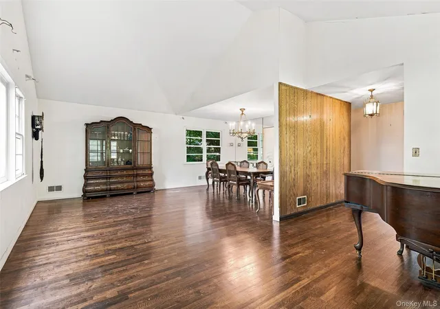 Photo 3 of Single family home for sale at 7 Overhill Rd, New Rochelle, NY 10804 | MLS# 1039027 | Listing updated on 2026-09-06