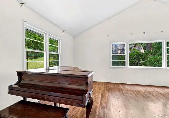 Photo 3 of Single family home for sale at 7 Overhill Rd, New Rochelle, NY 10804 | MLS# 1039027 | Listing updated on 2026-09-27