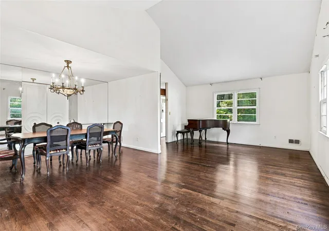 Photo 4 of Single family home for sale at 7 Overhill Rd, New Rochelle, NY 10804 | MLS# 1039027 | Listing updated on 2026-09-27