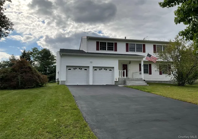 Photo 1 of Single family home for sale at 207 Butter Hl Dr, New Windsor, NY 12553 | MLS# 1039033 | Listing updated on 2026-09-28