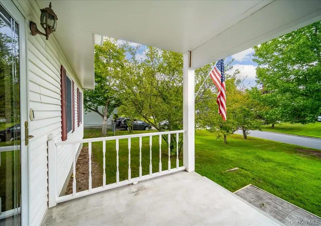 Photo 2 of Single family home for sale at 207 Butter Hl Dr, New Windsor, NY 12553 | MLS# 1039033 | Listing updated on 2026-09-28