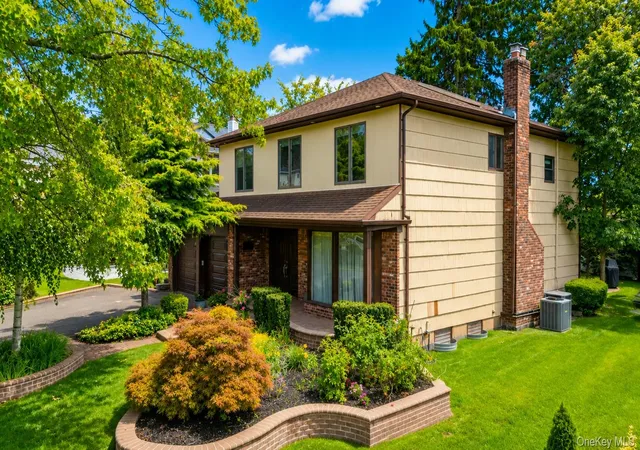2nd image of 26 Knolls Dr, North Hempstead, NY 11040 | MLS# 1039044