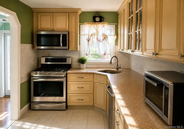 Listing Photo 5 - Condo for sale in building located at 21924 141st Ave, New York, NY 11413