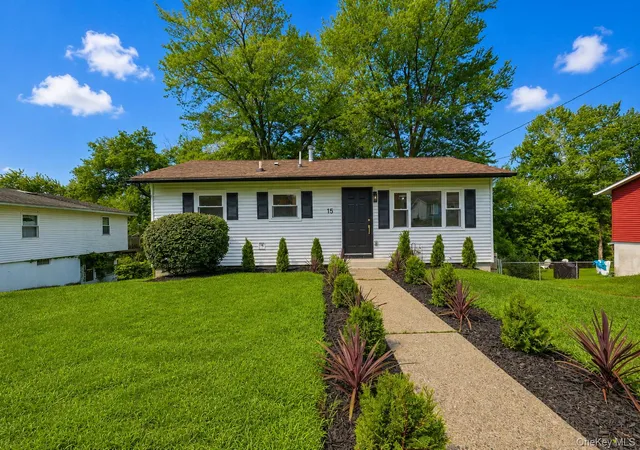 Photo 3 of Single family home for sale at 15 Fleetwood Dr, Newburgh (town), NY 12550 | MLS# 1039081 | Listing updated on 2026-08-16