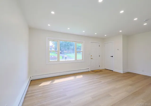 Photo 4 of Single family home for sale at 15 Fleetwood Dr, Newburgh (town), NY 12550 | MLS# 1039081 | Listing updated on 2026-10-03