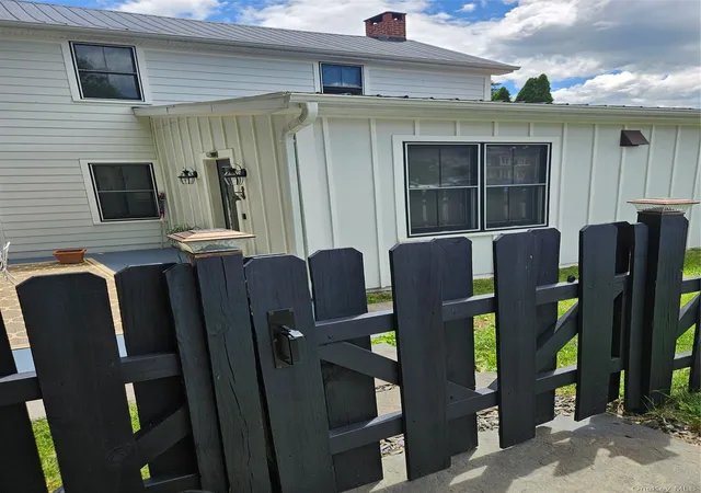 Photo 17 of Single family home for sale at 16 N Washington St, Athens, NY 12015 | MLS# 1039097 | Listing updated on 2026-09-05
