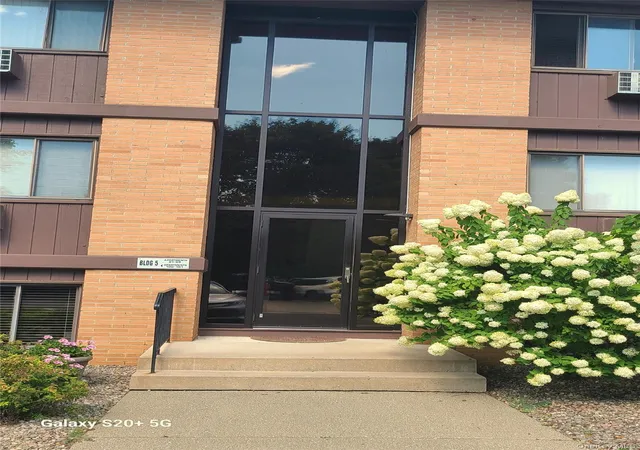 2nd image of 10 Oakwood Ter #94, New Windsor, NY 12553 | MLS# 1039106