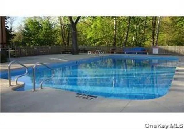 2nd image of 10 Oakwood Ter, New Windsor, NY 12553