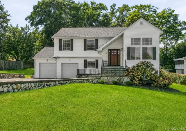 Photo 2 of Single family home for sale at 51 Keats Dr, New Windsor, NY 12553 | MLS# 1039107 | Listing updated on 2026-09-17