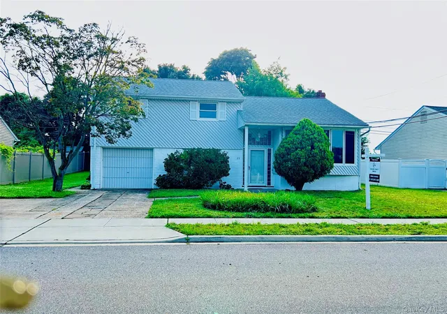 Photo 1 of Sale Pending at 29 Jean Pl, Oyster Bay, NY 11791 | MLS# 1039112 | Listing updated on 2026-10-08
