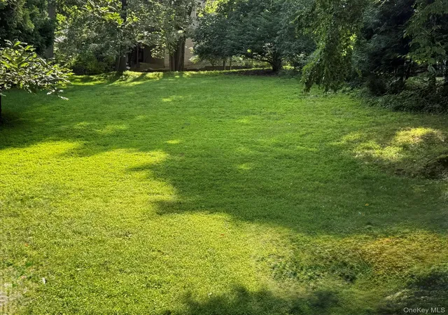 Photo 3 of Single family home for sale at 9 Chimney Pot Ln, Greenburgh, NY 10502 | MLS# 1039121 | Listing updated on 2026-10-12