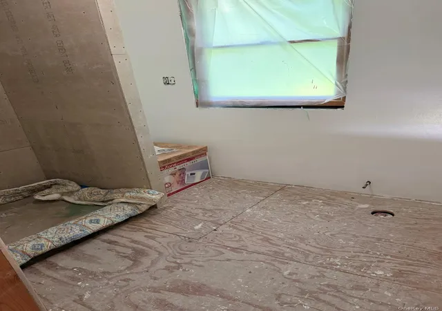 Photo 4 of Single family home for sale at 9 Chimney Pot Ln, Greenburgh, NY 10502 | MLS# 1039121 | Listing updated on 2026-10-12