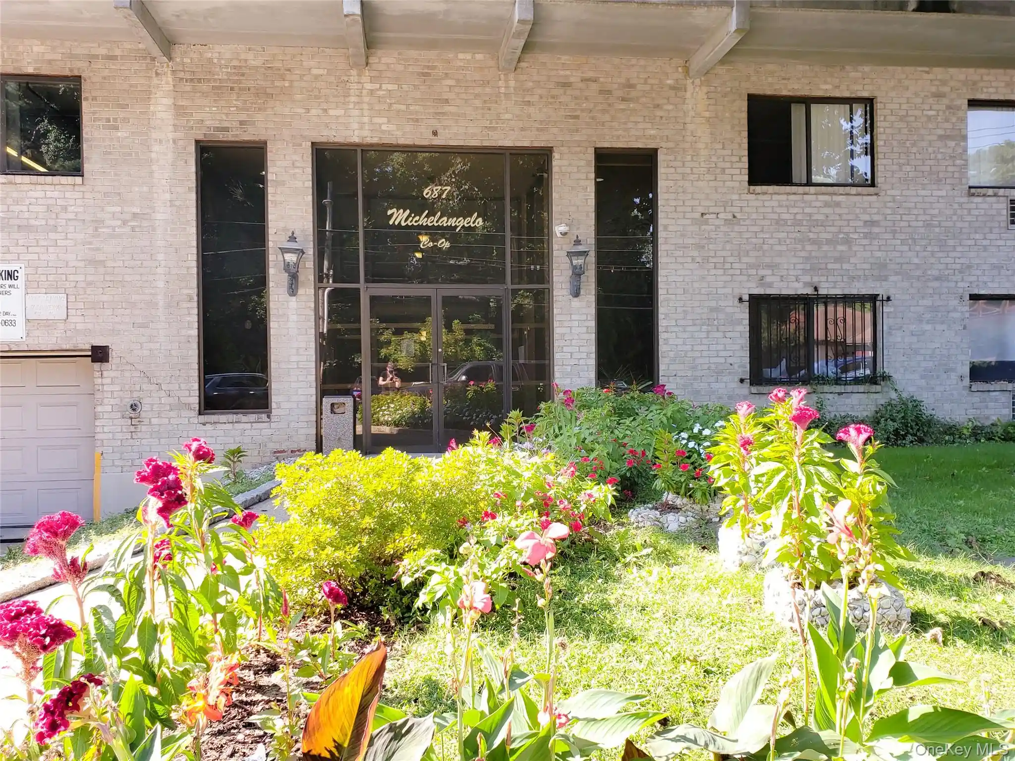 Listing Photo 2 - Condo for sale in 687 Bronx River Rd located at 687 Bronx River Rd, Yonkers, NY 10701 - Unit #1J