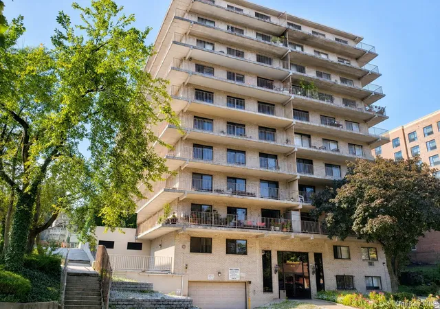 Listing Photo 5 - Condo for sale in building located at 687 Bronx River Rd, Yonkers, NY 10701 - Unit #1J