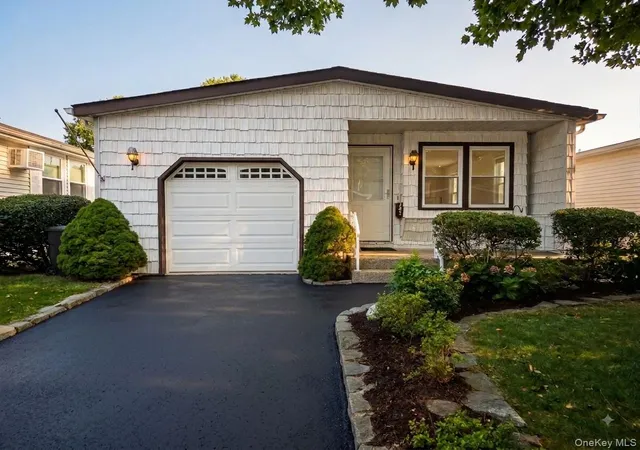 Condo for sale at 162 Village Cir W, Brookhaven, NY 11949 | MLS# 1039145
