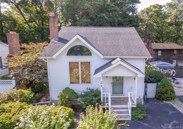 2nd image of 38 Montauk Rd, Brookhaven, NY 11789 | MLS# 1039159