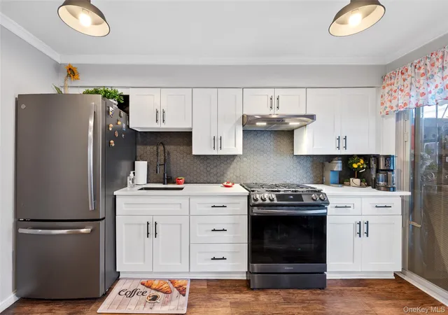 Photo 4 of Sale Pending at 6991 Caldwell Ave, New York, NY 11378 | MLS# 1039184 | Listing updated on 2026-09-18