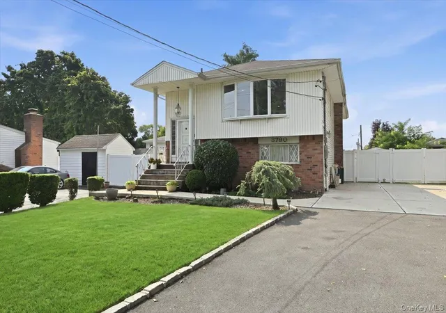 Photo 3 of Sale Pending at 3790 Waverly Ave, Hempstead, NY 11783 | MLS# 1039207 | Listing updated on 2026-09-03