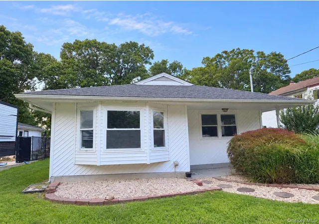 Photo 1 of Sale Pending at 143 E Parkview Dr, Brookhaven, NY 11967 | MLS# 1039208 | Listing updated on 2026-09-13