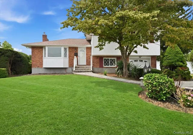 Photo 2 of Single family home for sale at 90 Grohmans Ln, Oyster Bay, NY 11803 | MLS# 1039211 | Listing updated on 2026-09-19