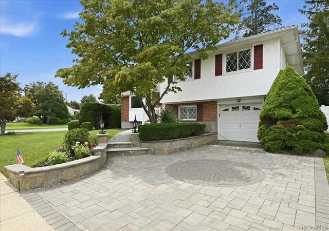 Photo 3 of Single family home for sale at 90 Grohmans Ln, Oyster Bay, NY 11803 | MLS# 1039211 | Listing updated on 2026-09-19