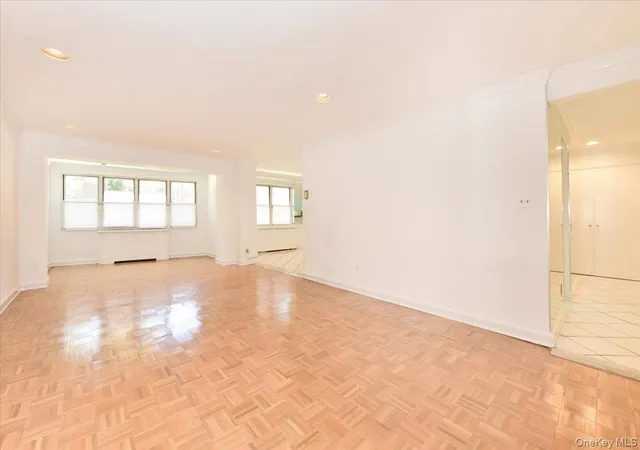 4th image of 180 S Middle Neck Rd #1-J, North Hempstead, NY 11021 | MLS# 1039234