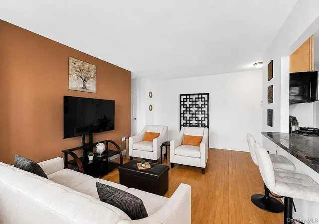 Photo 3 of Sale Pending at 400 Cozine Ave #5E, New York, NY 11207 | MLS# 1039237 | Listing updated on 2026-09-05