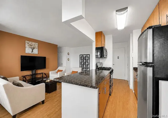 Photo 4 of Sale Pending at 400 Cozine Ave #5E, New York, NY 11207 | MLS# 1039237 | Listing updated on 2026-09-05