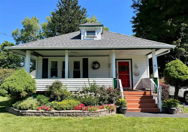 2nd image of 11 Rose Pl, Woodbury, NY 10917 | MLS# 1039240