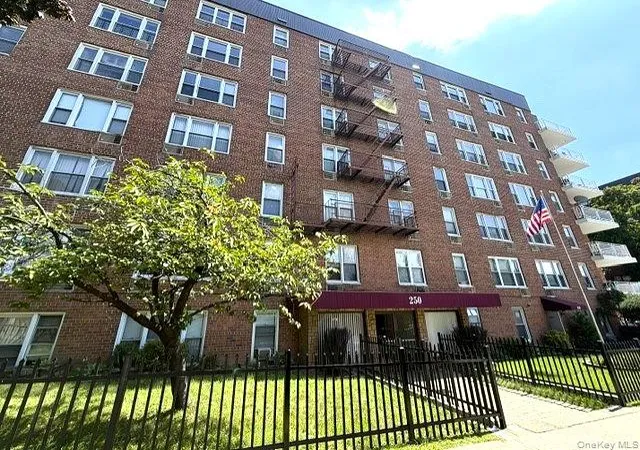 Listing Photo 3 - Condo for sale in building located at 250 N Broadway, Yonkers, NY 10701 - Unit #PHD