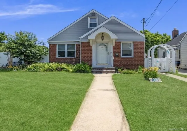 1st image of 149 Arlington St, North Hempstead, NY 11501 | MLS# 1039248
