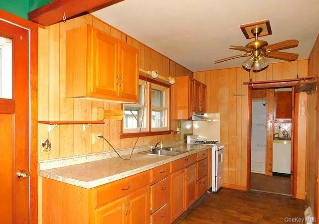 Listing Photo 4 - Condo for sale in building located at 900 Salisbury Turnpike, Red Hook, NY 12571
