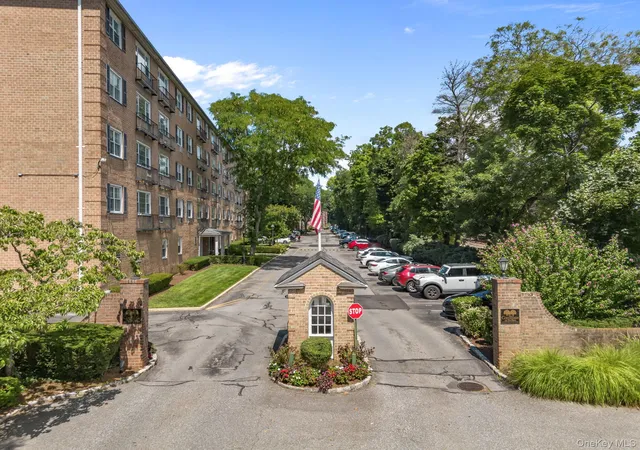 Photo 3 of Condo for sale at 2 Consulate Dr #3G, Eastchester, NY 10707 | MLS# 1039272 | Listing updated on 2026-10-05
