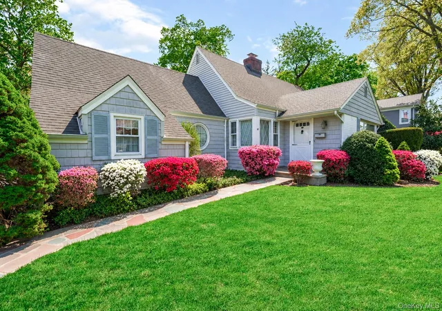 Photo 2 of Single family home for sale at 88 Brook St, Hempstead, NY 11530 | MLS# 1039277 | Listing updated on 2026-09-23