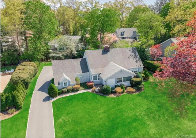 Photo 4 of Single family home for sale at 88 Brook St, Hempstead, NY 11530 | MLS# 1039277 | Listing updated on 2026-09-23