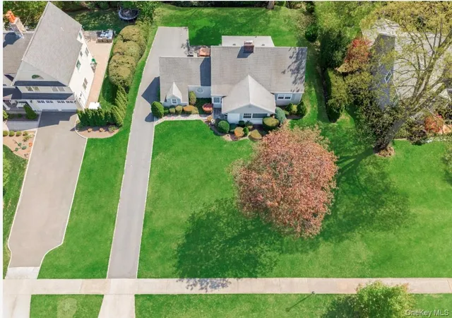 Photo 3 of Single family home for sale at 88 Brook St, Hempstead, NY 11530 | MLS# 1039277 | Listing updated on 2026-09-23